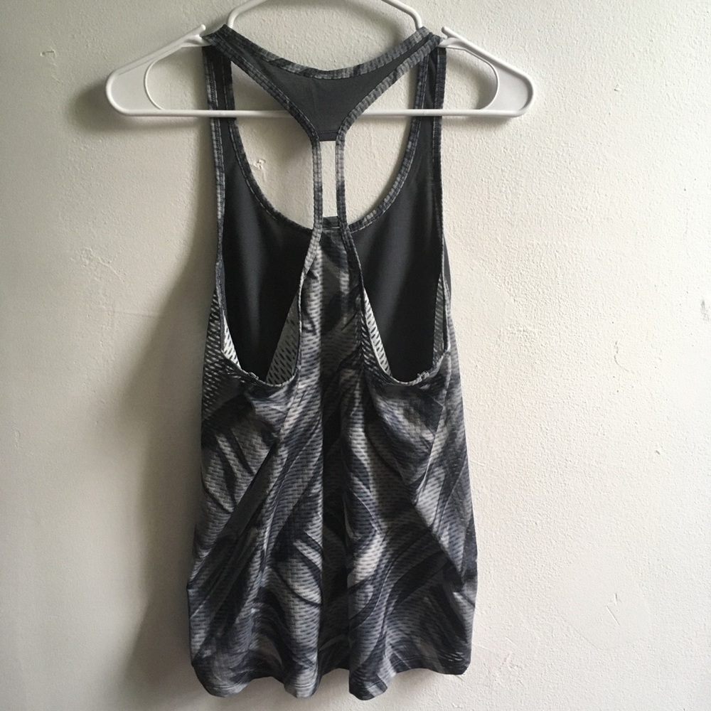 UNDER ARMOUR Tank - Picture 2 of 3
